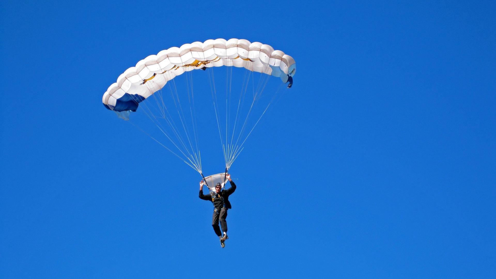 黎巴嫩女篮在西亚锦标赛中夺冠，为国家争光，黎巴嫩男篮击败法国